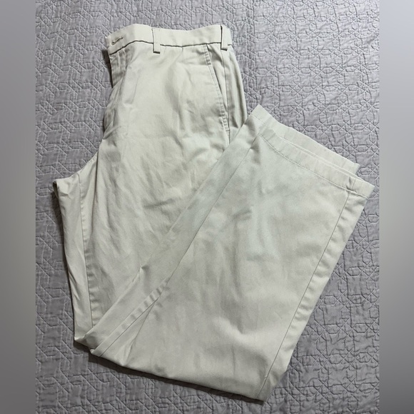 EUC Men’s Croft & Barrow khaki pants classic fit 34/32 - Picture 1 of 3